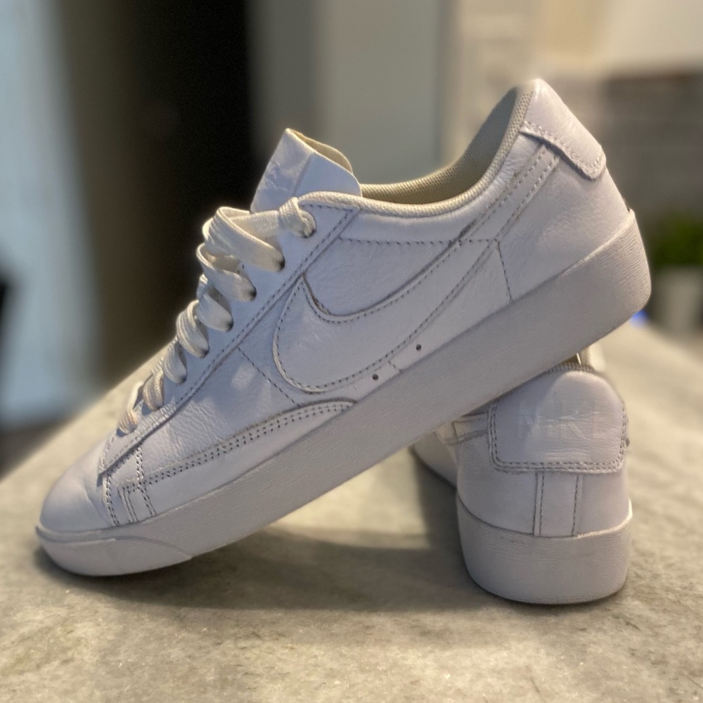 Nike women’s blazer’77 low all white leather tennis shoes